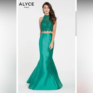 Alyce Paris Elegant Green Lace Evening Gown